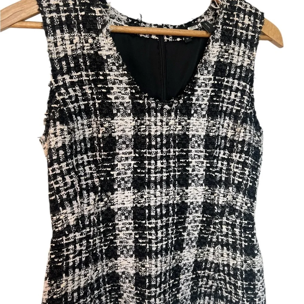 THEORY Sculpt U Shell Top – Size Medium – Excellent Condition – Retails … - Picture 4 of 10